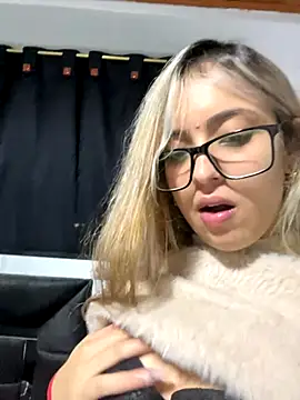 Isabella Foxx  online show from 8, 11, 2025