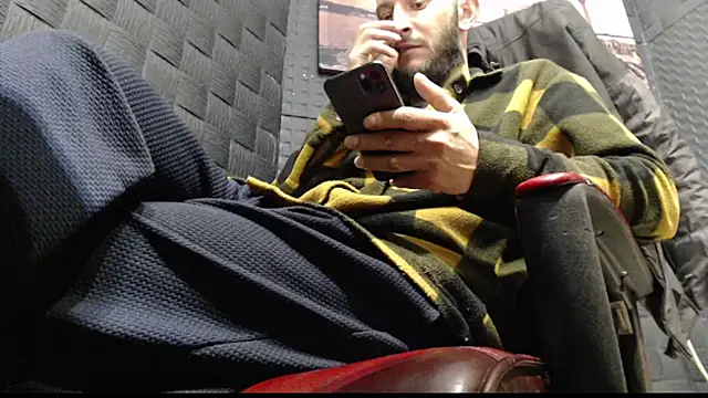 Snapshot of hardbigcock16 chatting on 26, 11, 2025 hardbigcock16 online show from 26, 11, 2025
