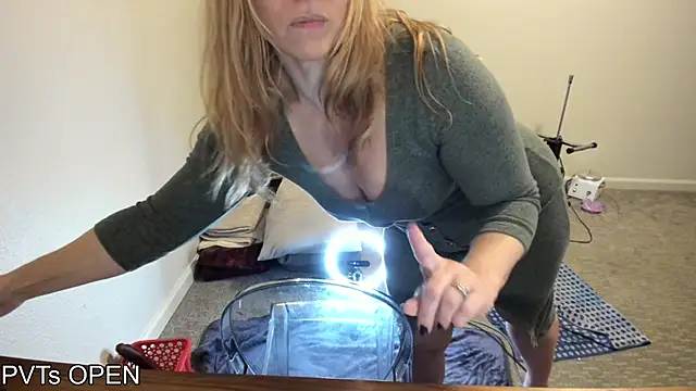 Peaches N Kreme online show from 28, 10, 2025