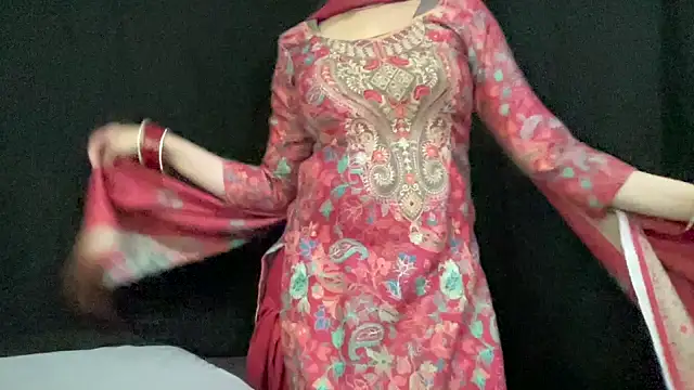 Snapshot of couple_horne chatting on 12, 4, 2026 couple horne online show from 12, 4, 2026