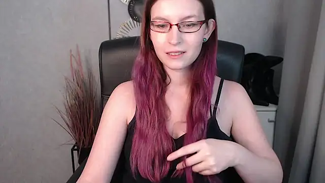 emmaxDelight online show from 4, 2, 2025