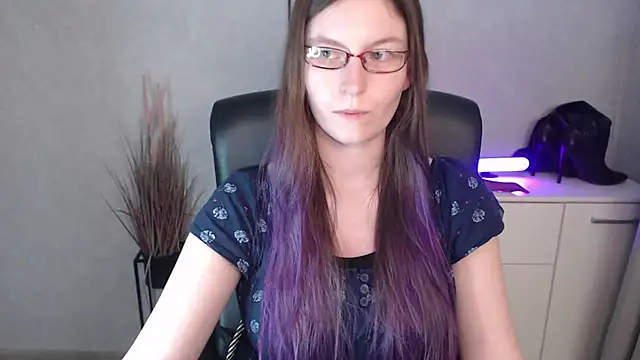 emmaxDelight online show from 13, 11, 2025