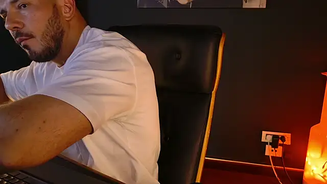 Snapshot of AngeloEric chatting on 23, 7, 2026 AngeloEric online show from 23, 7, 2026