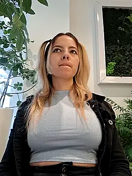 Snapshot of allinqueen chatting on 23, 2, 2025 allinqueen online show from 23, 2, 2025