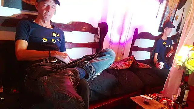 Snapshot of laye19 chatting on 6, 3, 2026 laye19 online show from 6, 3, 2026