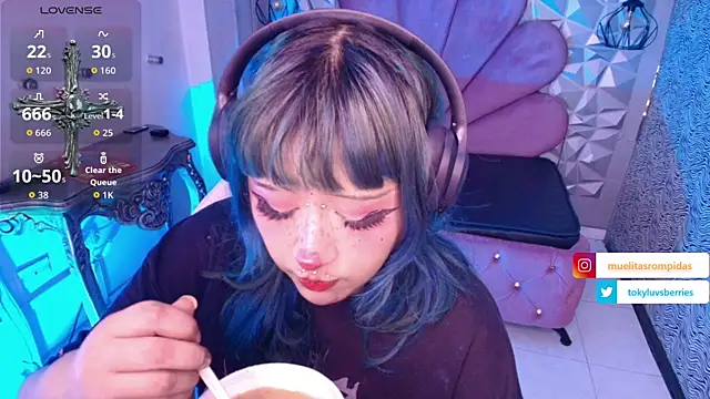 toky doll online show from 4, 12, 2025