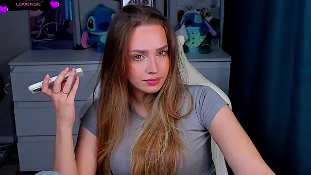 YaraKroft  online show from 7, 5, 2026