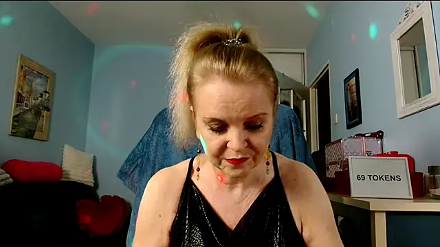 sexyjennyeu online show from 11, 3, 2026