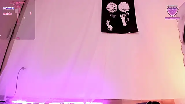 CoralineKam1 online show from 12, 1, 2025