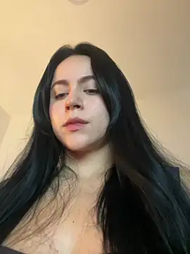 CoralineKam1 online show from 1, 3, 2025