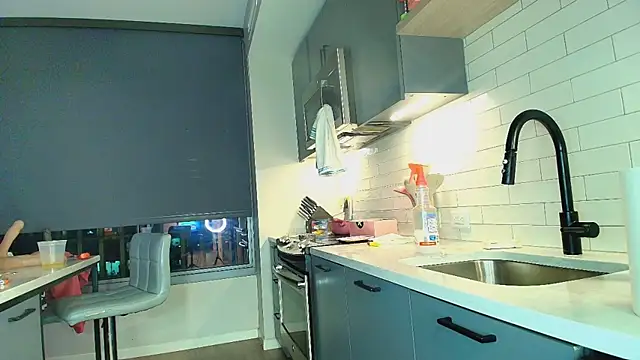 Naomiruty online show from 15, 4, 2026