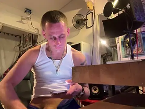 Snapshot of PeytonJohnn chatting on 7, 2, 2026 PeytonJohnn online show from 7, 2, 2026