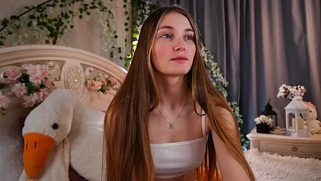 Snapshot of MonaEldon chatting on 7, 11, 2025 MonaEldon online show from 7, 11, 2025