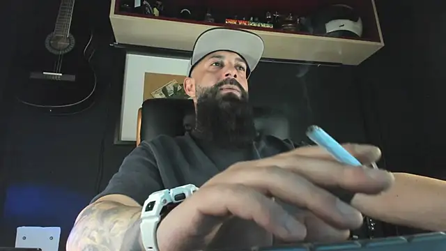 axxelrich  online show from 2, 2, 2025