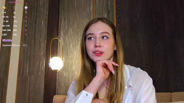 Snapshot of LoraineLuff chatting on 29, 1, 2025 LoraineLuff online show from 29, 1, 2025