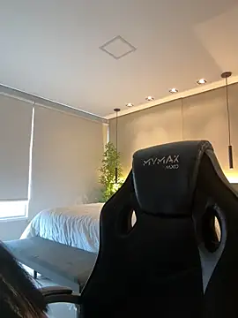 Laisabrazil online show from 24, 11, 2025