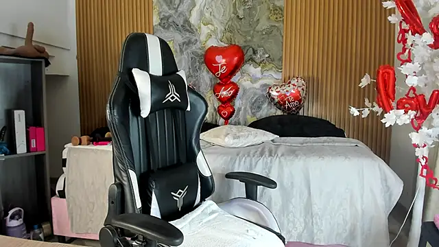 Snapshot of Danna_topless chatting on 16, 3, 2026 Danna topless online show from 16, 3, 2026