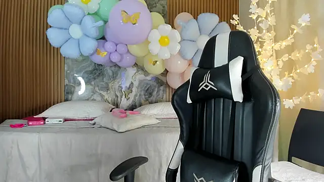 Snapshot of Danna_topless chatting on 1, 4, 2026 Danna topless online show from 1, 4, 2026