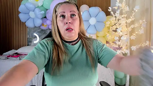 Snapshot of Danna_topless chatting on 7, 4, 2026 Danna topless online show from 7, 4, 2026