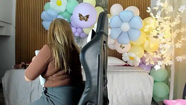 Snapshot of Danna_topless chatting on 8, 4, 2026 Danna topless online show from 8, 4, 2026