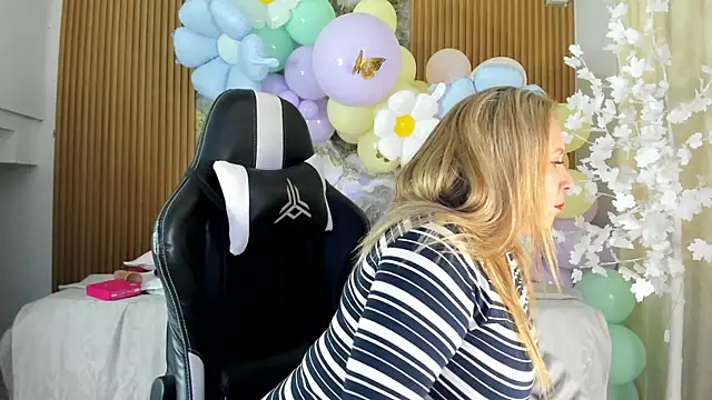 Snapshot of Danna_topless chatting on 10, 4, 2026 Danna topless online show from 10, 4, 2026