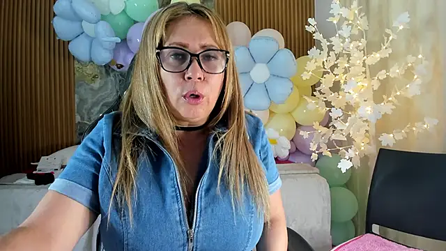 Snapshot of Danna_topless chatting on 14, 4, 2026 Danna topless online show from 14, 4, 2026