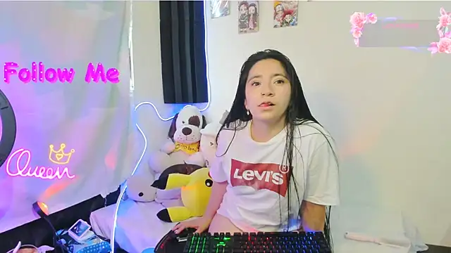 Snapshot of litle_mily_ chatting on 5, 6, 2026 litle mily online show from 5, 6, 2026