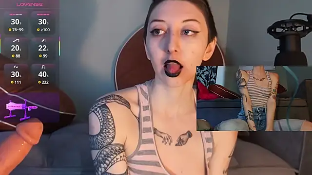 lovelylucyy online show from 13, 3, 2025