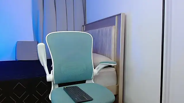 Snapshot of lous_g chatting on 22, 7, 2026 lous g online show from 22, 7, 2026