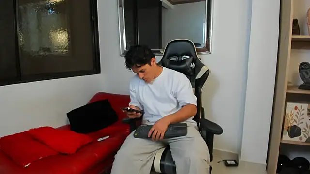 Snapshot of julian_wallace chatting on 6, 2, 2026 julian wallace online show from 6, 2, 2026