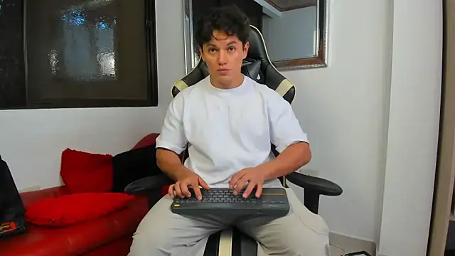 Snapshot of julian_wallace chatting on 7, 2, 2026 julian wallace online show from 7, 2, 2026