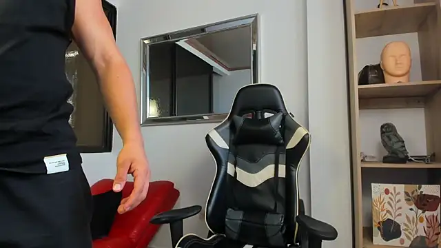 Snapshot of julian_wallace chatting on 10, 2, 2026 julian wallace online show from 10, 2, 2026