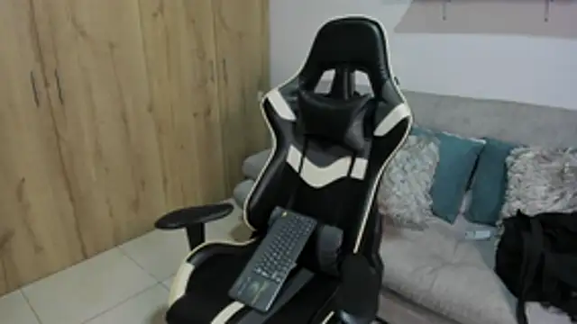 Snapshot of julian_wallace chatting on 23, 2, 2026 julian wallace online show from 23, 2, 2026