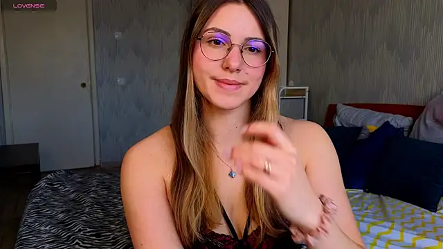 sophia euphoriaa online show from 27, 4, 2026