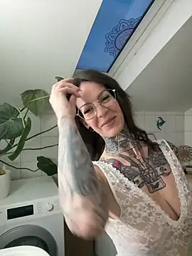 BrownieyQueen online show from 2, 3, 2026