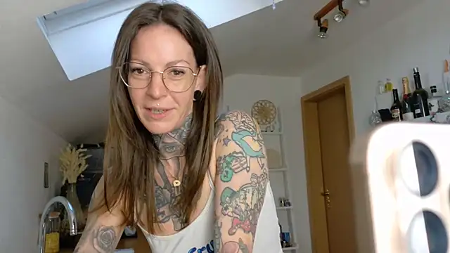 BrownieyQueen online show from 3, 4, 2026