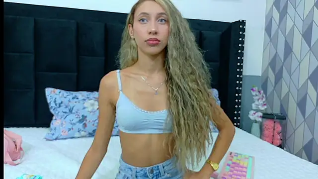 Snapshot of Beautifulskinny18 chatting on 17, 4, 2026 Beautifulskinny18 online show from 17, 4, 2026
