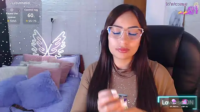 Snapshot of Paulina_627 chatting on 5, 6, 2026 Paulina 627 online show from 5, 6, 2026