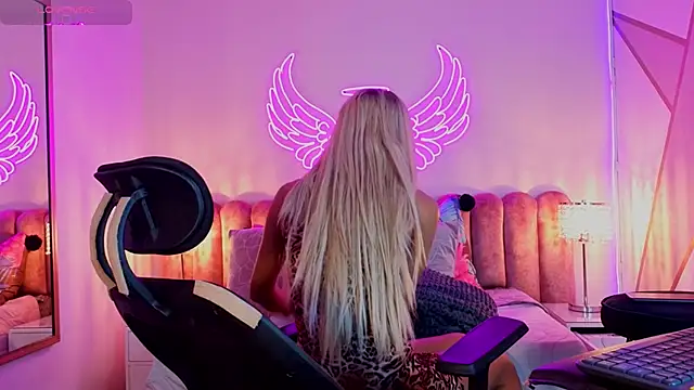  scarletmoore online show from 13, 9, 2025