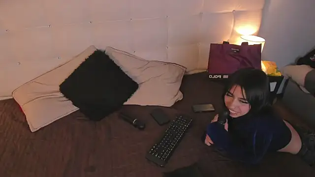 Snapshot of Zowi_Hottiee chatting on 19, 2, 2025 Zowi Hottiee online show from 19, 2, 2025