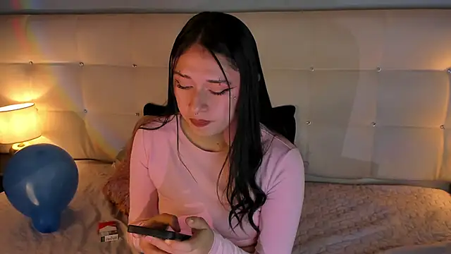 Snapshot of Zowi_Hottiee chatting on 12, 9, 2025 Zowi Hottiee online show from 12, 9, 2025