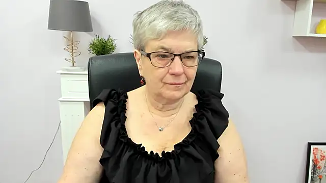 Snapshot of IrisDream chatting on 11, 5, 2026 IrisDream online show from 11, 5, 2026