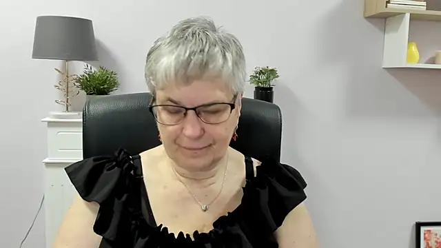 Snapshot of IrisDream chatting on 18, 5, 2026 IrisDream online show from 18, 5, 2026