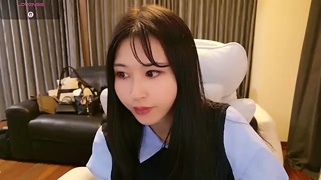 Snapshot of -satomi-jp chatting on 4, 5, 2026 -satomi-jp online show from 4, 5, 2026