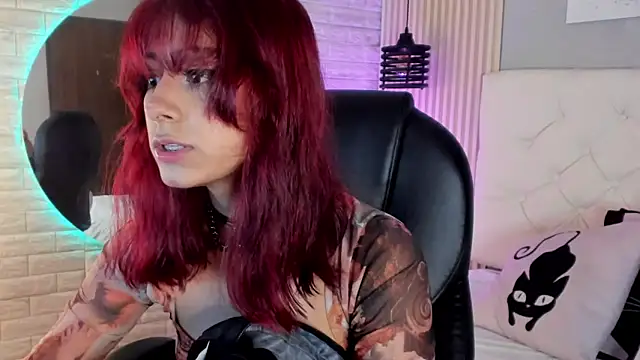 Snapshot of cloe__palmer chatting on 4, 12, 2024 cloe palmer online show from 4, 12, 2024