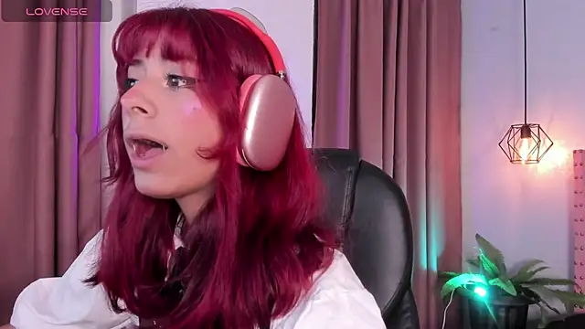 Snapshot of cloe__palmer chatting on 5, 3, 2025 cloe palmer online show from 5, 3, 2025