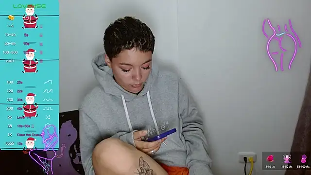 TRIXIE TANG28 online show from 28, 1, 2025