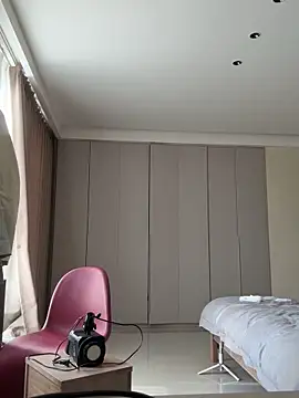 Krismil3 online show from 10, 4, 2026