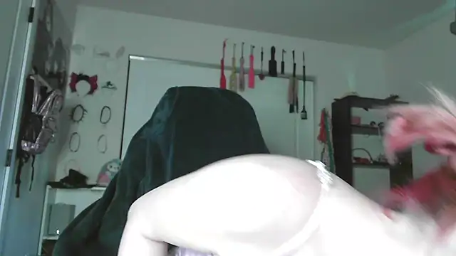 Snapshot of GoddessPinxx chatting on 19, 5, 2026 GoddessPinxx online show from 19, 5, 2026