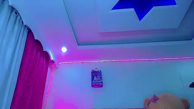 NahomiCamper online show from 7, 4, 2026